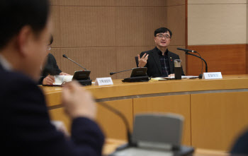 임기근 조달청장 “가용수단 총동원…경제회복 온기 현장에”