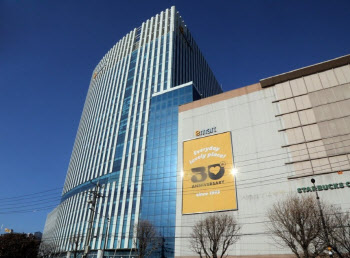 이마트 실적 턴어라운드…"일회성 비용 빼면 2603억 영업이익"(상보)