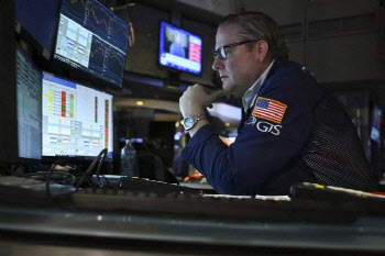 트럼프 추가 관세 위협에도…S&P500 또 사상 최고치