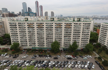 "강남도 아닌데" 54살 아파트 평당 1억…어디?
