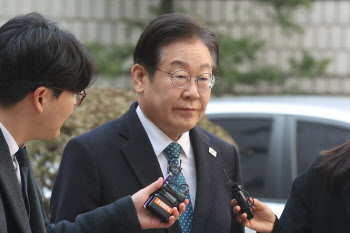 이재명, 보수논객 정규재와 오늘 유튜브서 대담