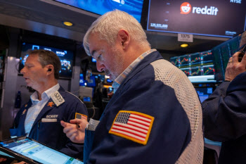 끝없는 트럼프 관세전쟁…S&P500 결국 조정 국면에
