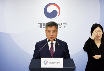 법무부 "명태균 특검법 범위 불명확…과잉수사 우려"
