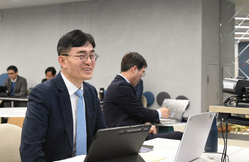 취임식 생략한 김현곤 신임 경과원장, 첫 행보는