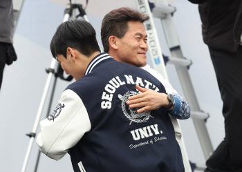 전한길 “JTBC·MBC는 왜 우리를 극우라고 하냐”