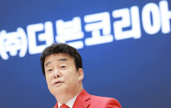 백종원, 이번엔 농약 분무기 논란…더본 또 신저가