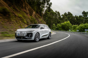 아우디 코리아, 준대형 전기 SUV ‘더 뉴 아우디 Q6 e-트론’ 출시
