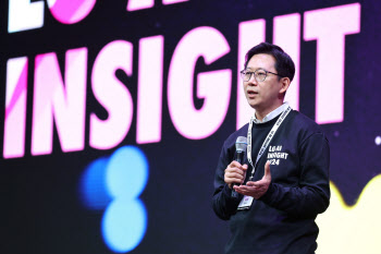 "수능 수학 최고점"…LG, 세계 최고 추론AI ‘엑사원 딥’ 공개