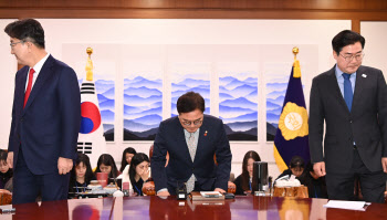 가닥 잡힌 추경 일정…파행 빚은 연금 개혁