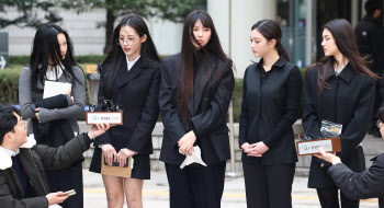 법원 “뉴진스 멤버들 독자 활동 금지해야”…하이브, 3%대↑