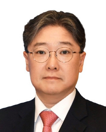 헌재판결 구심력과 여론의 원심력
