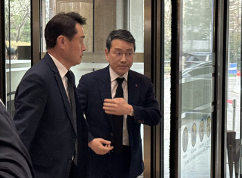 "정말 슬픈 일"…한종희 부회장 별세에 각계 조문 행렬(종합)