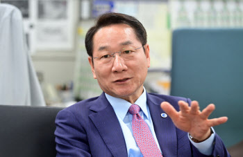 유정복 시장 재산 16억여원 신고…1년새 1억3천만원 늘어