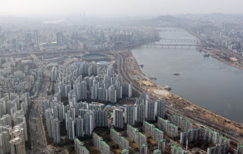 고개드는 금리인하 속도조절론…가계부채 변수 급부상