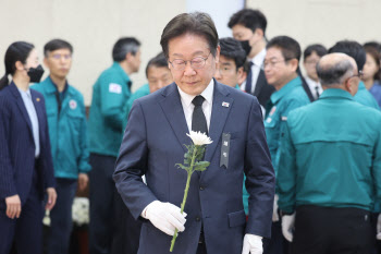 서해 수호의 날 참석하는 이재명…천안함 유족 "사과부터 해야"