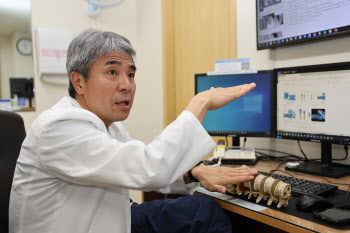 송광섭 중앙대병원 교수 “척추 임플란트, 확장형 케이지로 최소 침습 가능”