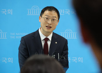 김상욱 “尹 제왕적, 염치 있어야 하는데…자기만의 섬 갇혀”