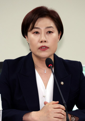 국민의힘, 민주 경선 방식에 “'전과자·피고인' 이재명 추대식인가”