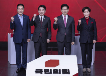 "AI 잘 모르시죠?" 김문수 저격한 안철수…계엄 두고서도 충돌(종합)