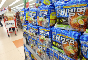 “길어진 여름시즌 잡아라”…더 핫해진 비빔면 경쟁