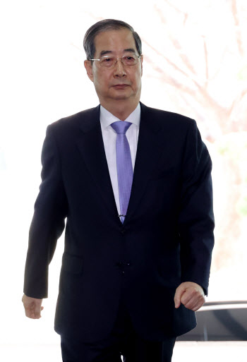 한 대행, 오늘도 외신인터뷰…대선출마 질문 또 나올까