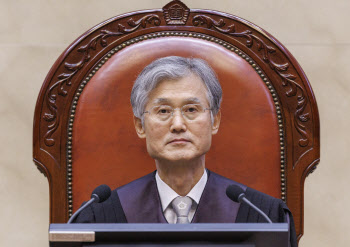이재명 선거법 사건, 대법 전합 회부…대선 전 선고는 "글쎄"