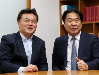 “유행 따라 덤비면 또 망해”…시니어타운, 전문가들 뭉쳤다