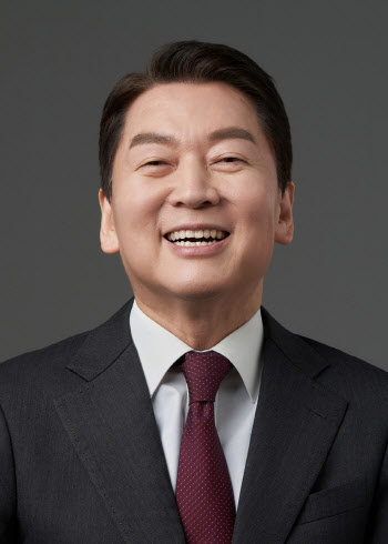 안철수 "의사이자 과학자·교수이자 기업인, 아플 때 걱정없는 나라 만들 것"