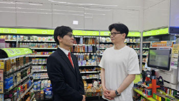 한동훈도 ‘SNL’ 출연…데칼코마니 정성호 만났다