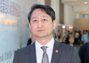 美 출국 산업장관 "방위비 압박, 가능성 열어 놓고 대비"
