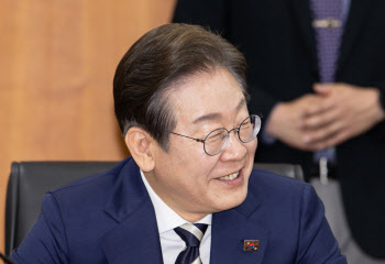 이재명, 강원·제주 탄소 전력망 구축…“원전 비중은 유지”(종합)