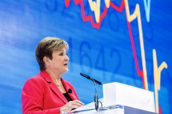 IMF 총재의 경고…“불확실성 지속시 경기침체 위험 커져”