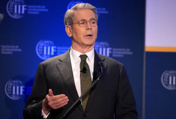 美재무장관 “대중 관세 일방 철폐없다..‘빅딜’ 기회는 있어”(종합)
