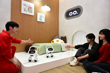 LG전자, 국내 최대 IT 전시 ‘WIS 2025’ 찾아 AI홈 과시