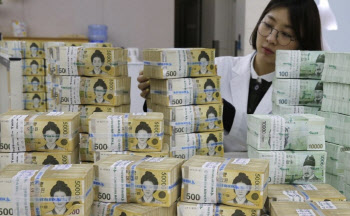 세금 적게 낸 보험사들…5년 뒤면 5조원 더 내는 이유