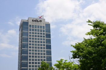 기아, 1분기 역대 최대 매출 경신…영업익은 12.2% 감소(상보)