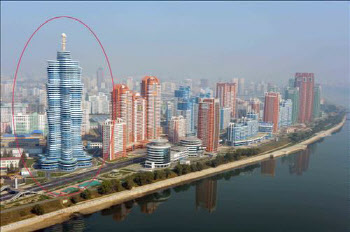 "돈 한푼 내지 않고 산다"...평양 53층 아파트, '붕괴' 우려