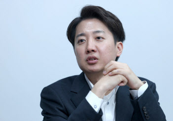 이준석 "주4일제는 무책임한 공약…인건비·해외여행만 늘릴 것"