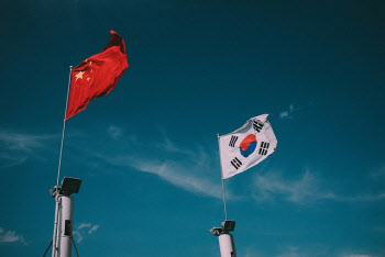 中에 치인 韓 배터리 업계…트럼프 관세가 기회될까