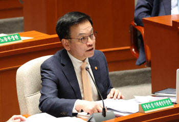 최상목 “2차 추경 고려 안해…한미 통상협의 매국 아냐, 중단 안돼”