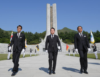 국민의힘 ‘2강 압축’ 하루 전…막판 표심 견인에 총력