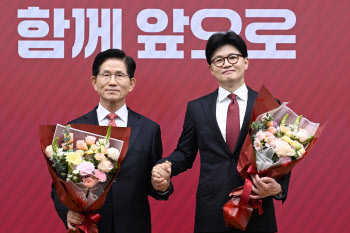 '탄핵의 강' 앞에 선 김문수·한동훈 최종 격돌…韓대행 단일화 '순풍'