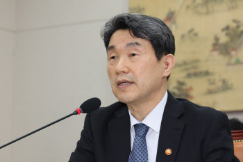 이주호 대행 “공백·혼란 없이 안정적 국정 운영 유지해야”