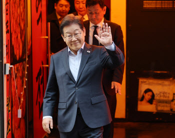李 파기환송에 한덕수·최상목 사퇴까지…외신 "韓 혼란 심화"