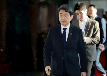 이주호 대행 “국정은 시스템으로 운영…공정 선거관리 중점”