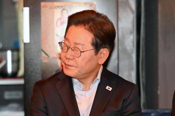 "대선후보·당선인까지"…민주, '대통령 재판중단법' 소위 의결(종합)