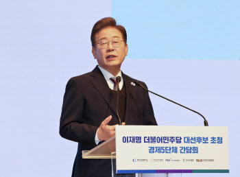 李, 첫 유세 일정 ‘광화문’…“‘빛의혁명’ 완성”