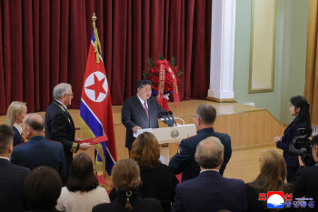 北 김정은, 러시아 전승절에 직접 대사관行…방러 시점은