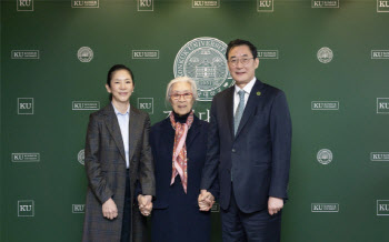 김정옥 전 건국대 독문과 교수, 학교에 60억 희사