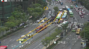 출근길 대란…신도림역 인근서 버스 4대 추돌사고